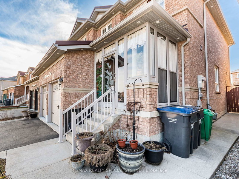 94 Mccrimmon Dr, Brampton, L7A 2Z6 | Image 2