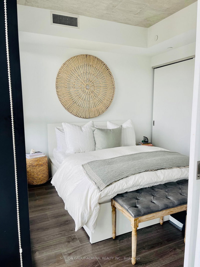 323 - 7 Smith Cres, Toronto, M8Z 0G3 | Image 2