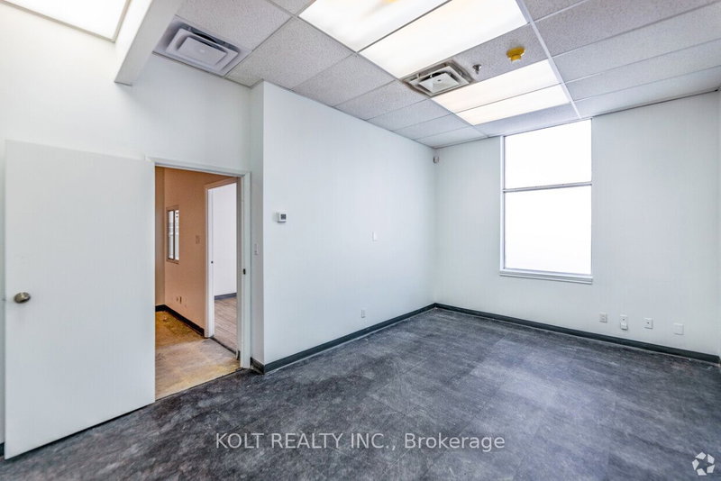 5-6 - 67 Westmore Dr, Toronto, M9V 3Y6 | Image 3