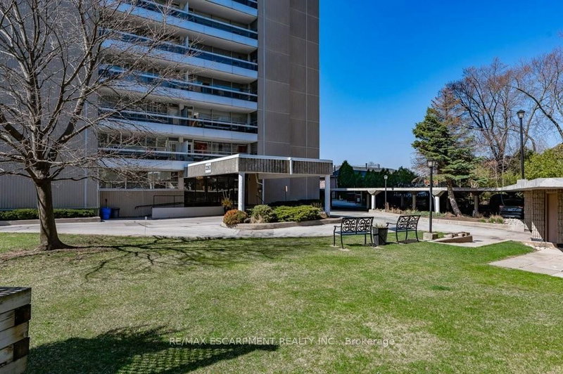 1203 - 2263 Marine Dr, Oakville, L6L 5K1 | Image 2