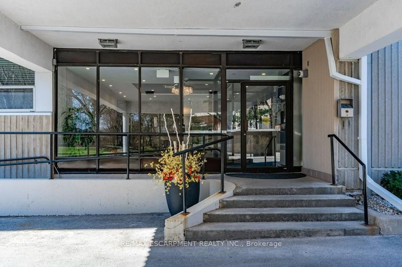 1203 - 2263 Marine Dr, Oakville, L6L 5K1 | Image 3