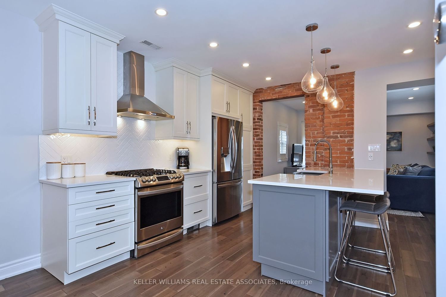 Listing Image 1