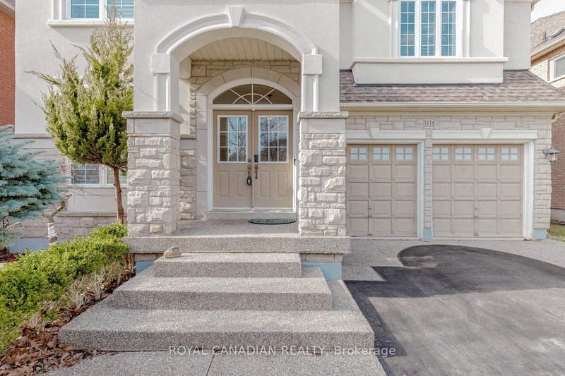 3331 Fox Run Circ, Oakville, L6L 6W4 | Image 2
