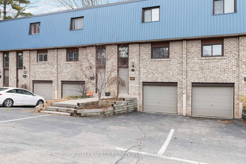 621 Francis Rd, Burlington, L7T 3X6 | Image 2