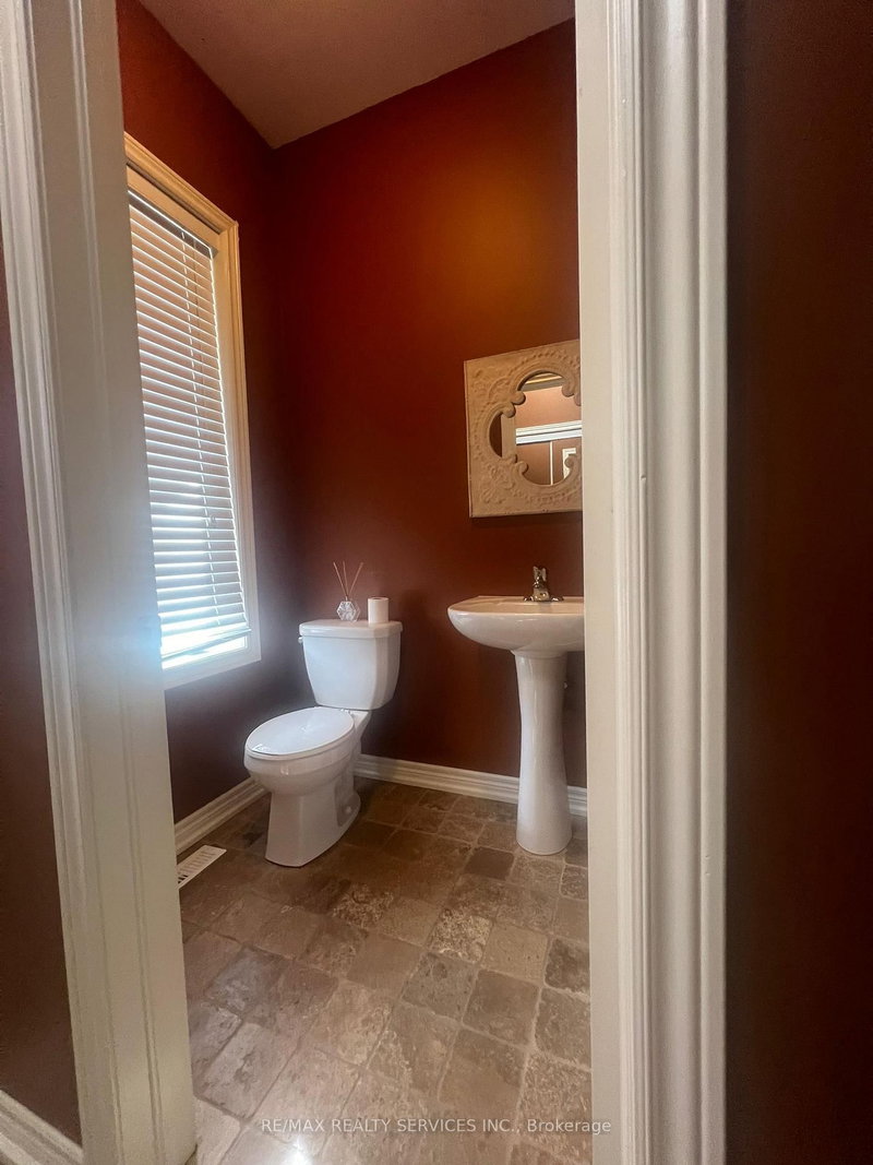 112 Amaranth Cres, Brampton, L7A 0L5 | Image 3