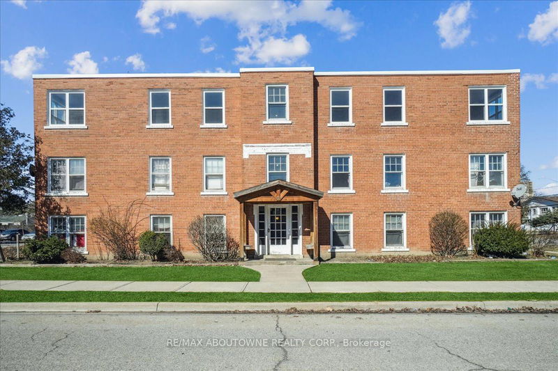 home for lease on 5-133 North Service Road E