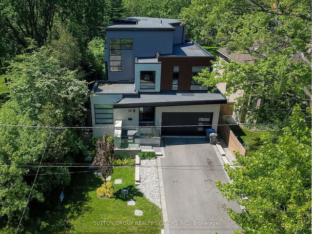 872 Hampton Crescent