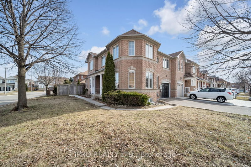 home for lease on Upper-31 Bramcedar Crescent