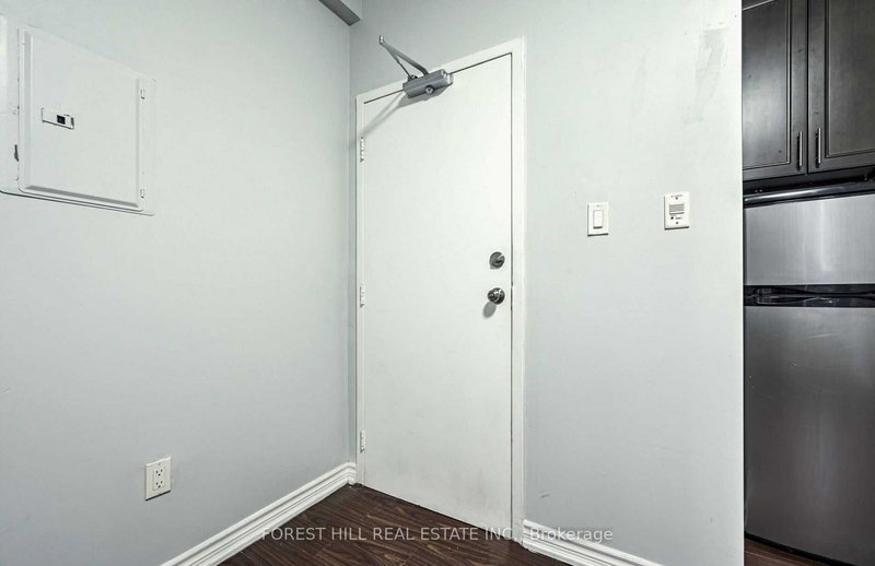 202 - 70 Melbourne Ave, Toronto, M6K 1K7 | Image 2
