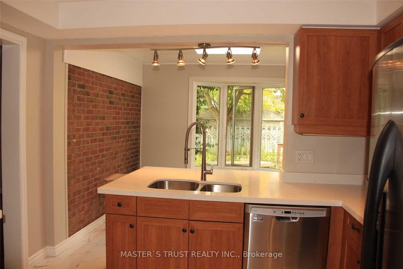 2253 Constance Dr, Oakville, L6J 5L8 | Image 2