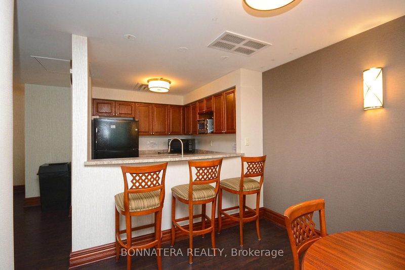 1102 - 2585 Erin Centre Blvd, Mississauga, L5M 5Z2 | Image 2