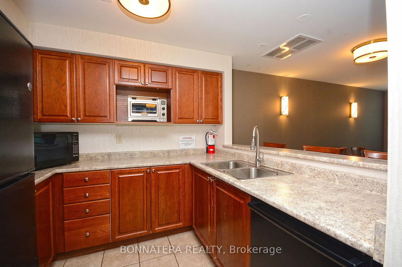 1102 - 2585 Erin Centre Blvd, Mississauga, L5M 5Z2 | Image 3