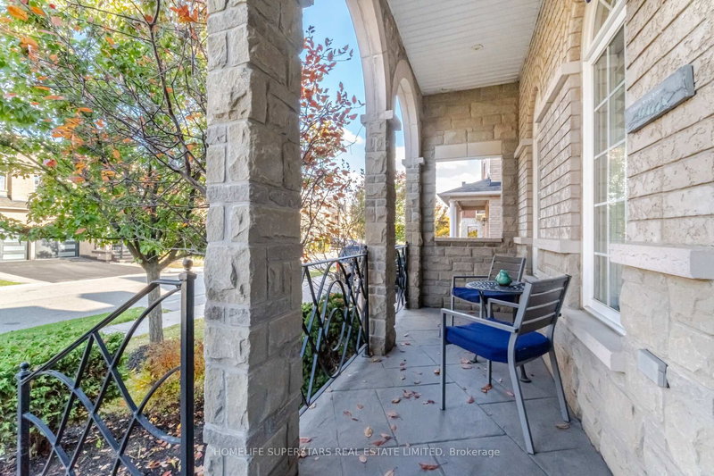 34 Royal Links Circ, Brampton, L6P 2Z9 | Image 2