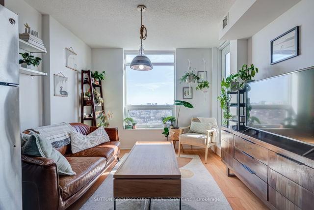 1110 - 830 Lawrence Avenue W