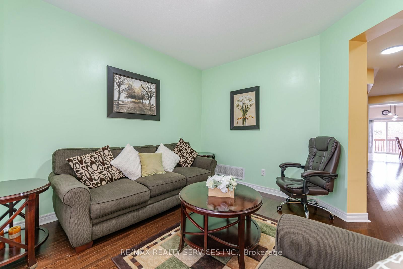 Listing Image 7