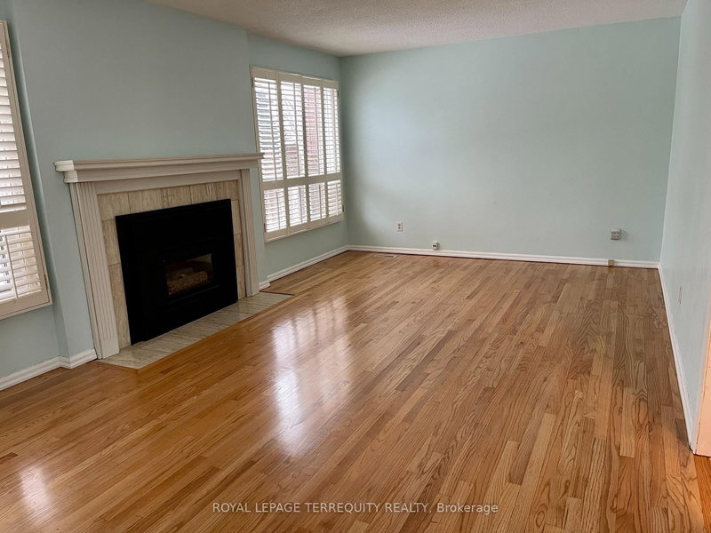 1328 Eddie Shain Dr, Oakville, L6J 7C9 | Image 2