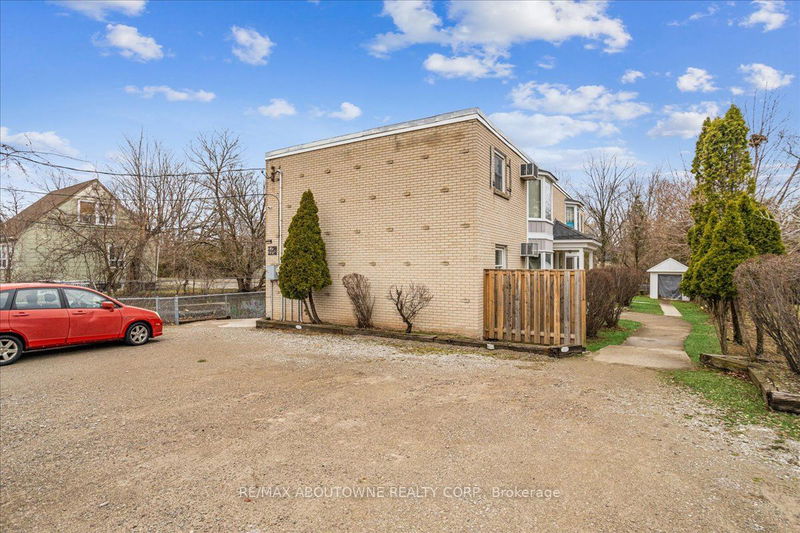 home for lease on 1B-2258 Queensway Drive
