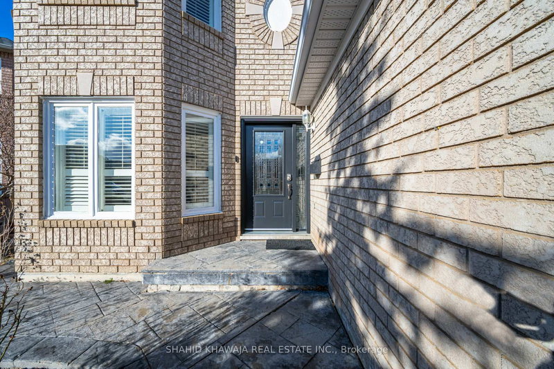 5103 Silverwater Mill Cres, Mississauga, L5V 2B6 | Image 3