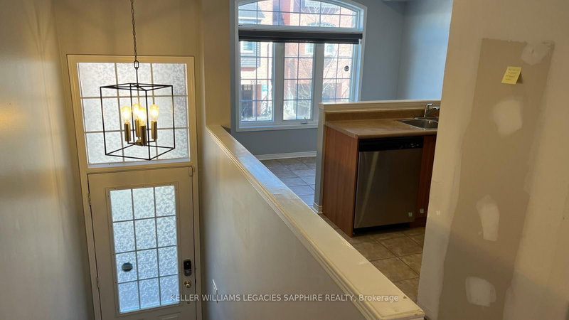 3255 Redpath Circ, Mississauga, L5N 8R3 | Image 3