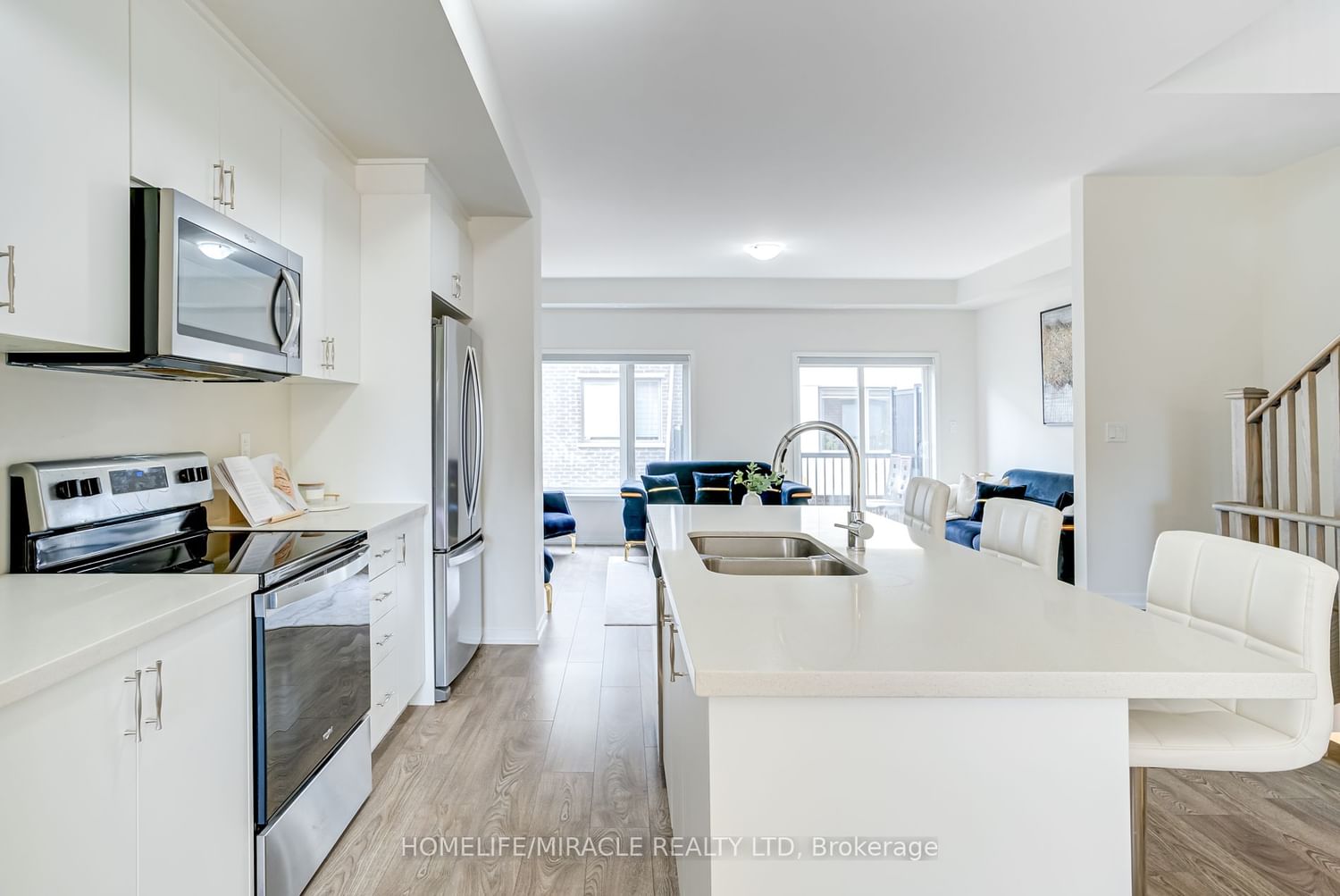 Listing Image 4