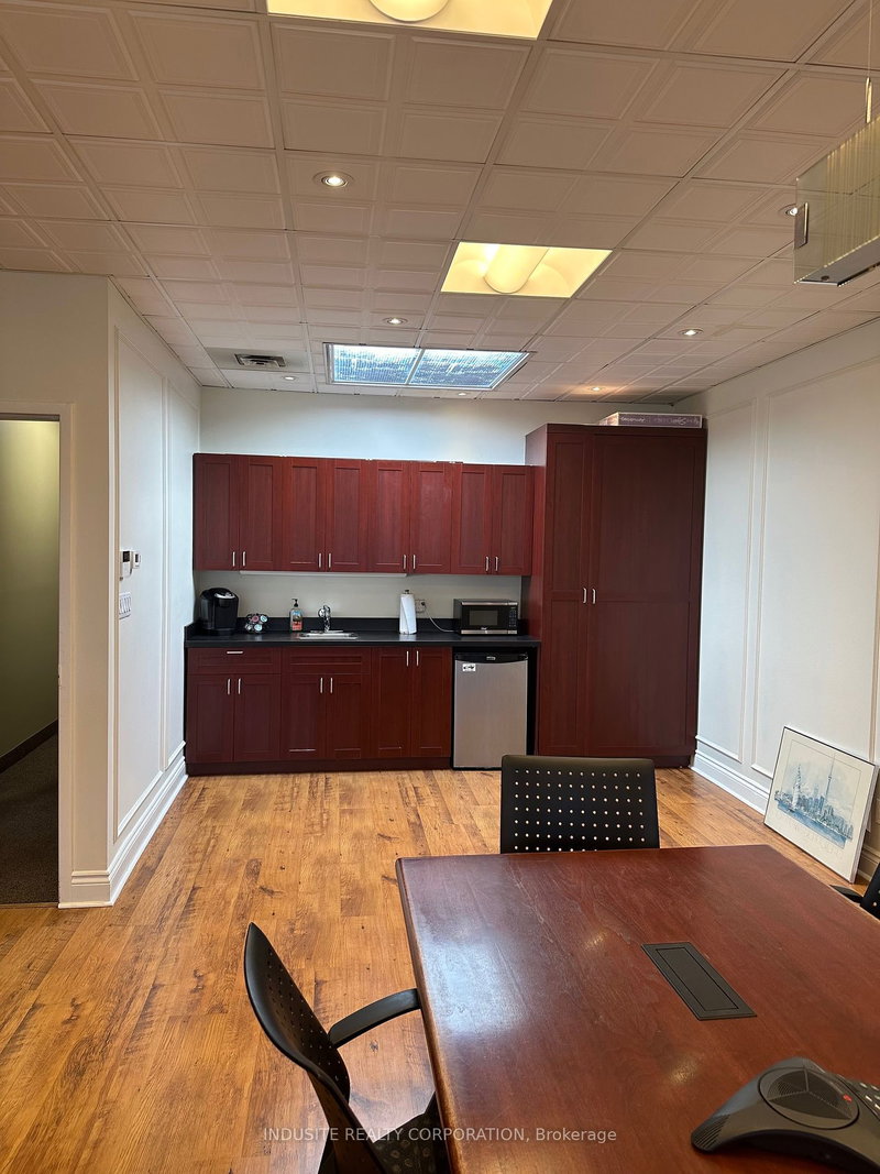 301 - 221 Lakeshore Rd E, Oakville, L6J 1H7 | Image 3