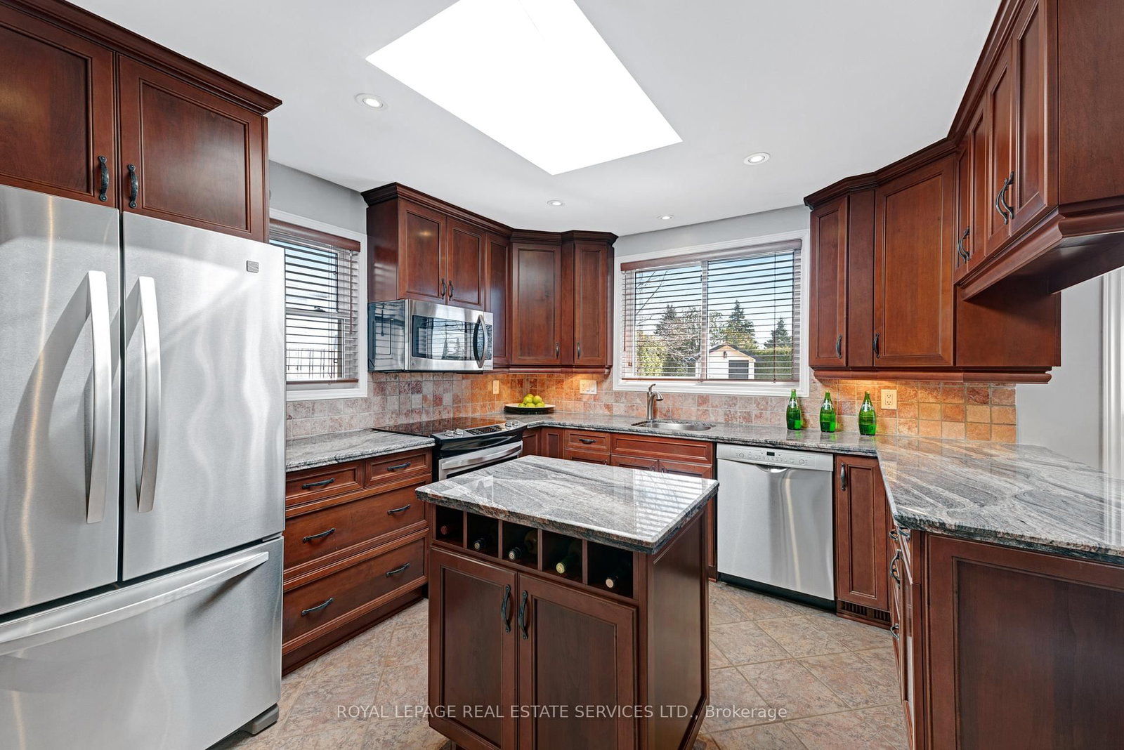 Listing Image 7