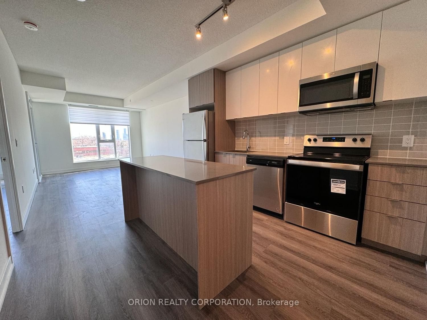 Condo leased at 323-859 The Queensway, Toronto, Stonegate-Queensway, M8Z 1N8 - MLS: W8177782