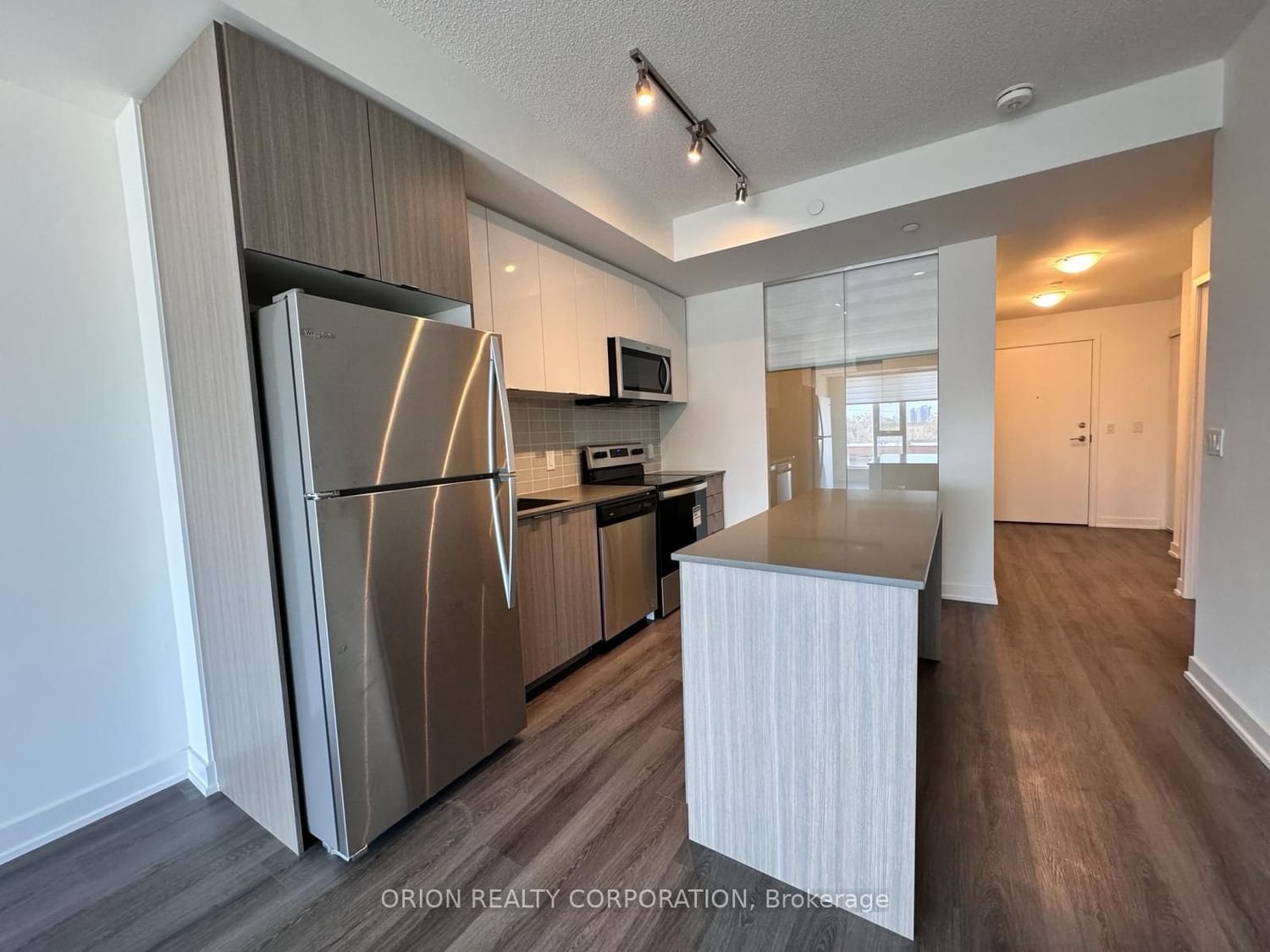 Condo leased at 323-859 The Queensway, Toronto, Stonegate-Queensway, M8Z 1N8 - MLS: W8177782