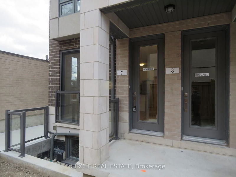 home for lease on 7-713 Lawrence Avenue W