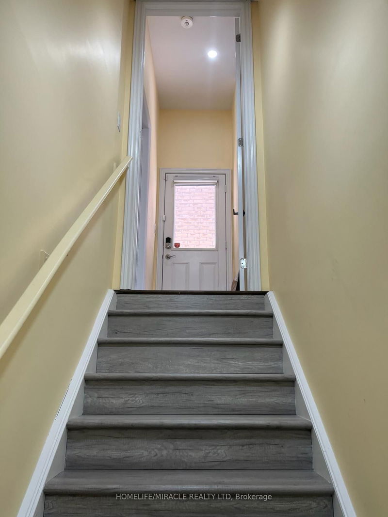 home for lease on 260-260 Dougall Avenue