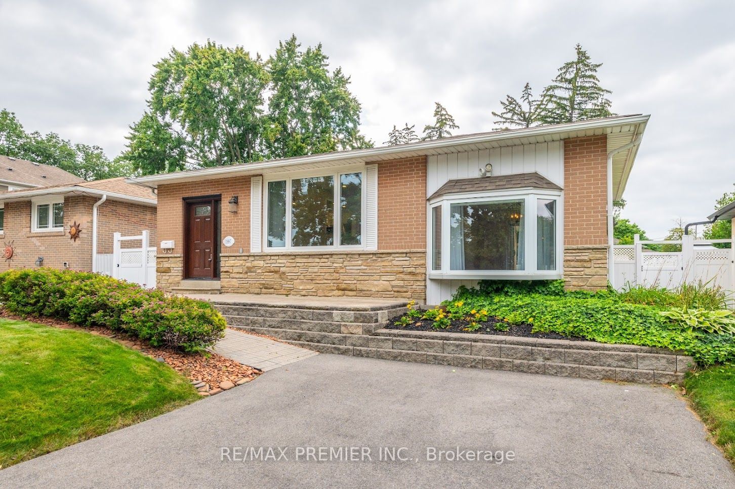 Detached House leased at 1997 Truscott Drive, Mississauga, Clarkson, L5J 2A4 - MLS: W8179476