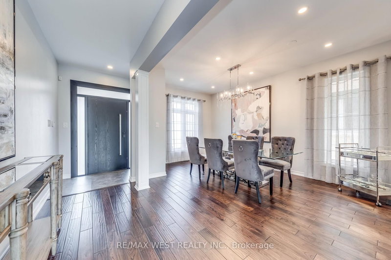 606 Nairn Circ, Milton, L9T 7X6 | Image 2