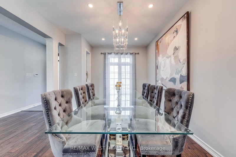 606 Nairn Circ, Milton, L9T 7X6 | Image 3