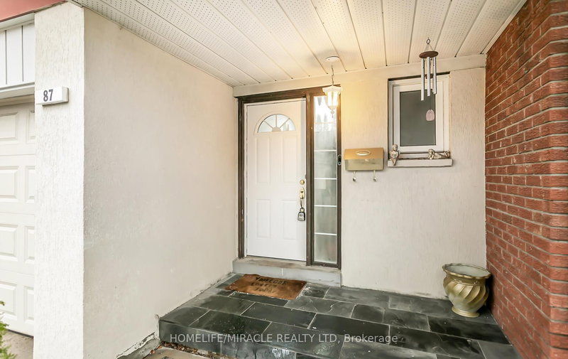 87 - 87 Carisbrooke Crt W, Brampton, L6S 3K1 | Image 3
