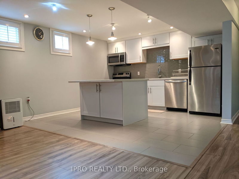 home for lease on Lower-960 Hampton Crescent