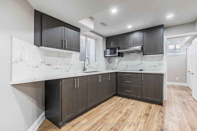 94 Robert Parkinson Dr, Brampton, L7A 0Z3 | Image 3