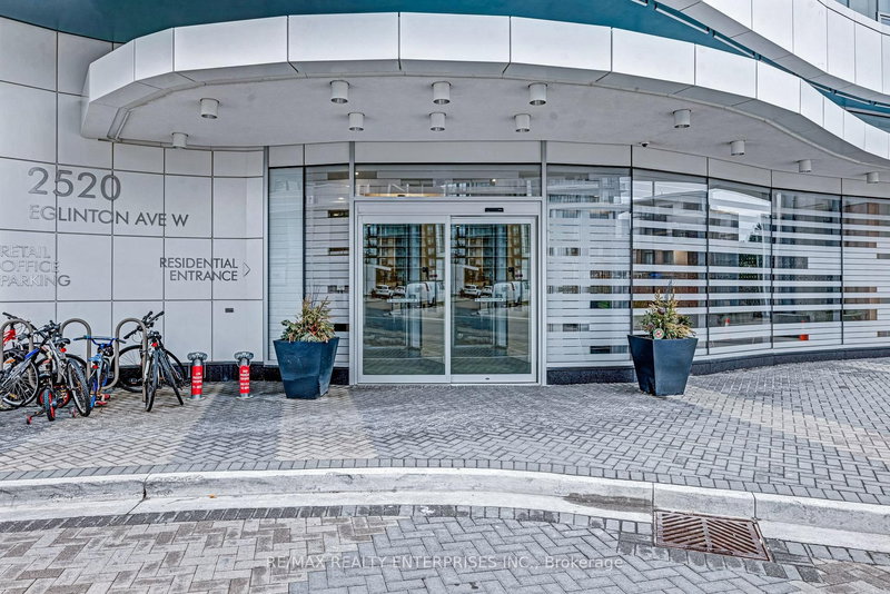 1316 - 2520 Eglinton Ave W, Mississauga, L5M 0Y4 | Image 2