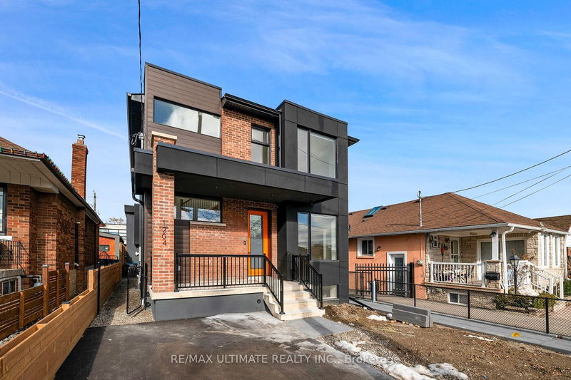 home for lease on 1st Flr-1204 Roselawn Avenue