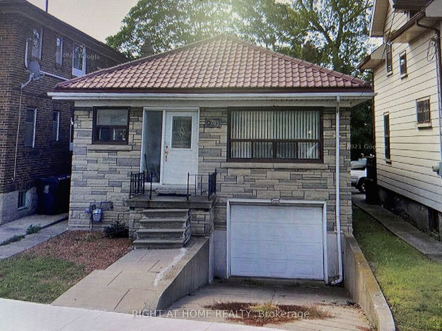 2703 Lake Shore Boulevard