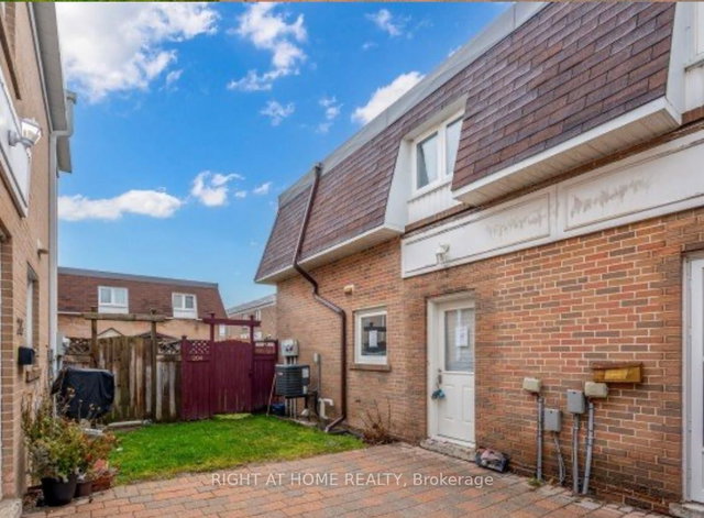 204 Townhouse Crescent