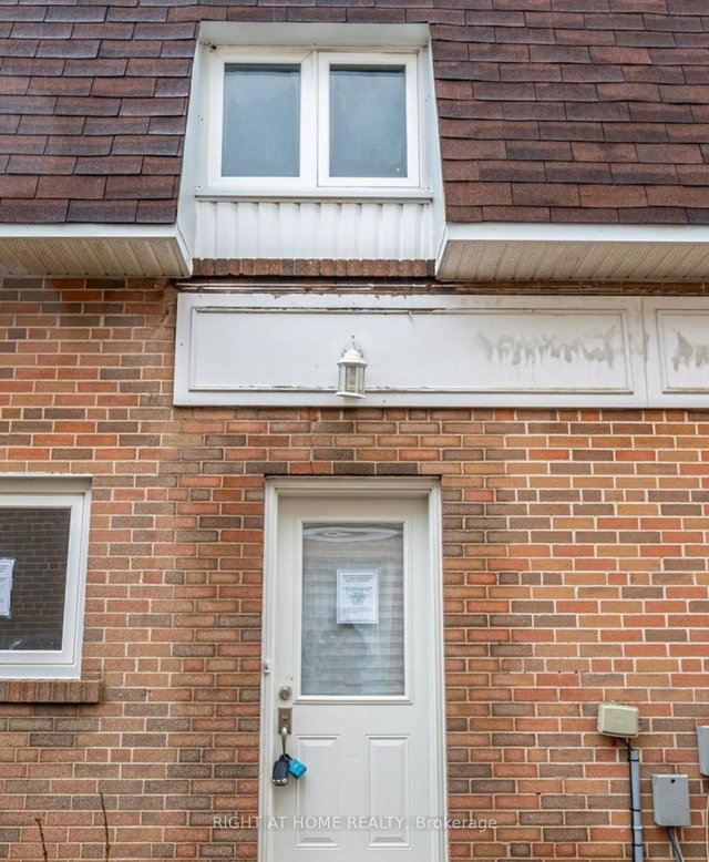 204 Townhouse Crescent