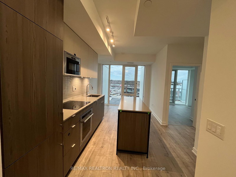 817 - 220 Missinnihe Way, Mississauga, L5H 0A9 | Image 2