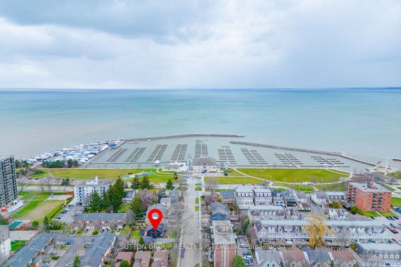 47 Nelson St, Oakville, L6L 3H5 | Image 2