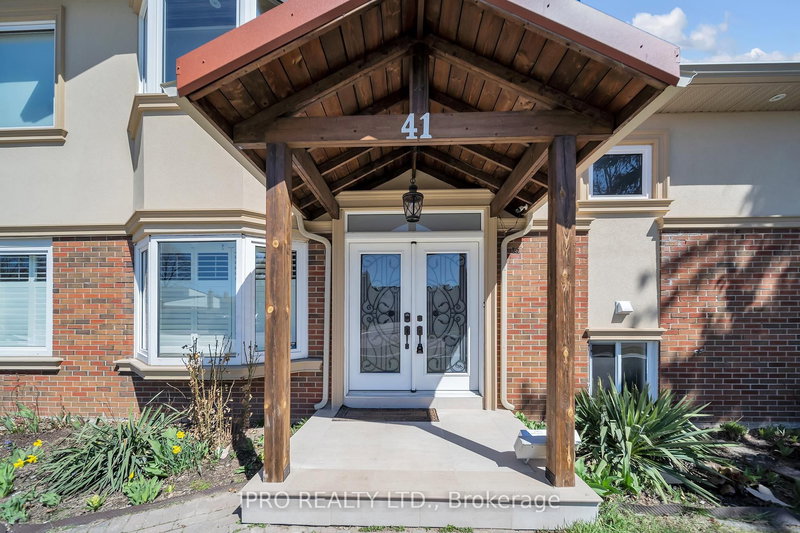 41 Bowshelm Crt, Mississauga, L5N 1K2 | Image 3