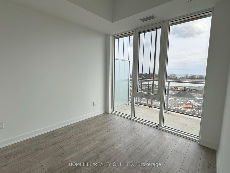 421 - 220 Missinnihe Way, Mississauga, L5H 0A9 | Image 2