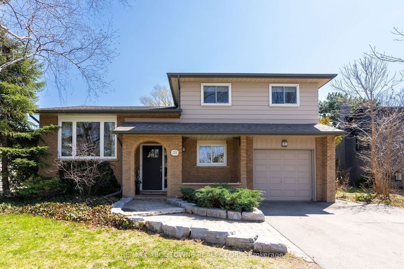 home for sale on 2318 Wyandotte Drive