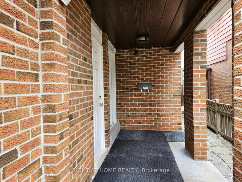 4151 Quaker Hill Dr, Mississauga, L5C 3M2 | Image 3