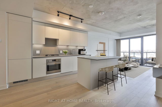 519 - 2720 Dundas Street W