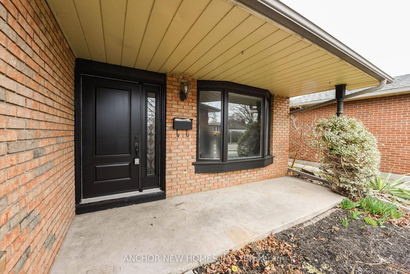 4205A Longmoor Dr, Burlington, L7L 5C7 | Image 2