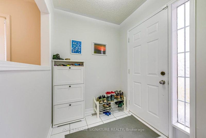 3927 Rippleton Lane, Mississauga, L5N 6Z8 | Image 3